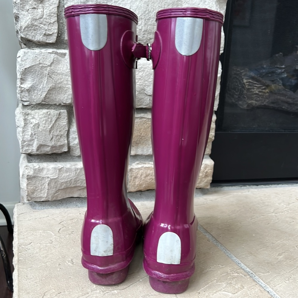 Size 4 plum Hunter boots - Picture 2 of 9